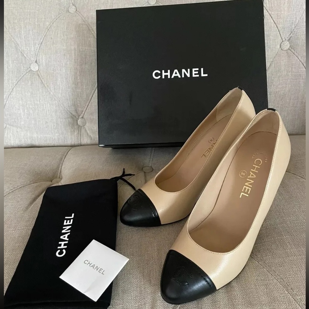 Chanel 18C Classic CC Lambskin Leather Two Tone Heels Size 38.5/US 8 - Picture 11 of 12